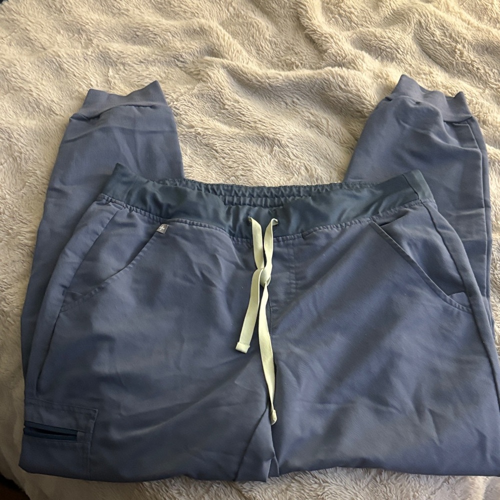 Gray medium figs scrub jogger